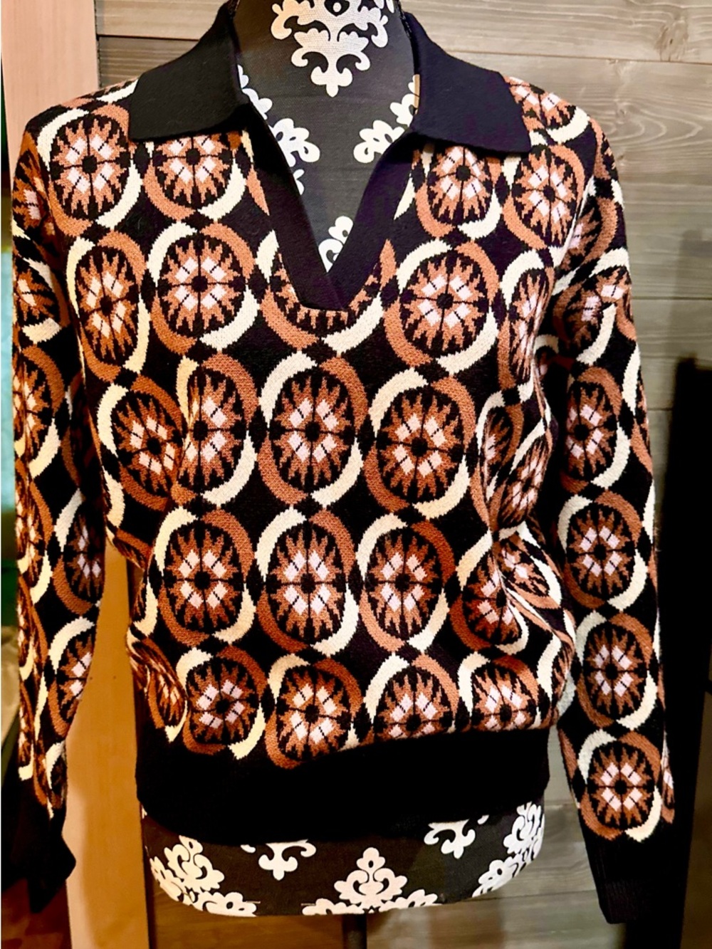 Philosophy Johnny Collar V-Neck Sweater in Black, pink  and Copper